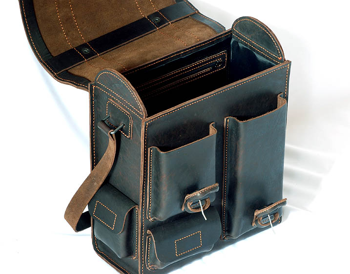 КОЖАНАЯ СУМКА (ПЛАНШЕТКА).РУЧНАЯ РАБОТА.(вид изнутри)